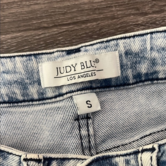 Judy Blue Red and White Star Stripe Jean Shorts - Picture 2 of 4